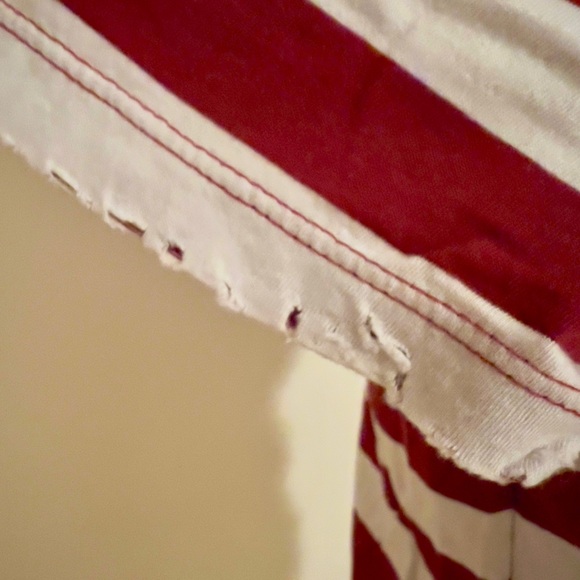 RtA distressed tee shirt, off-white and burgundy. 100% cotton, size XS - Picture 6 of 8